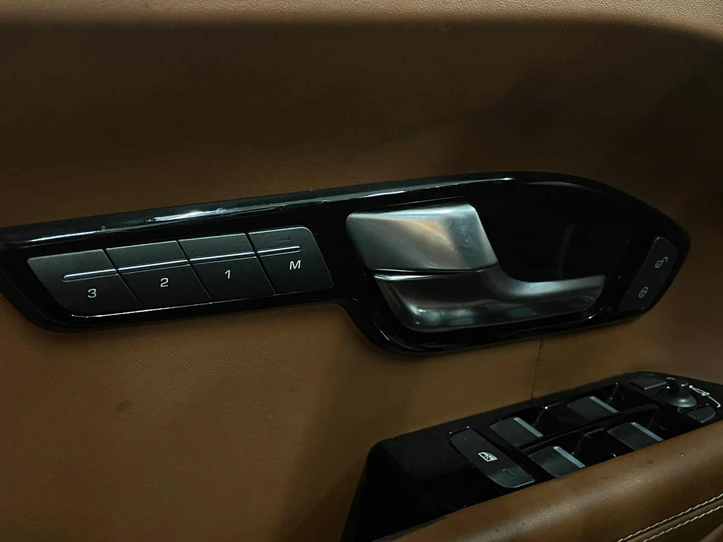 Car Image - 10JDbw2u6zZN27yvkILvLd
