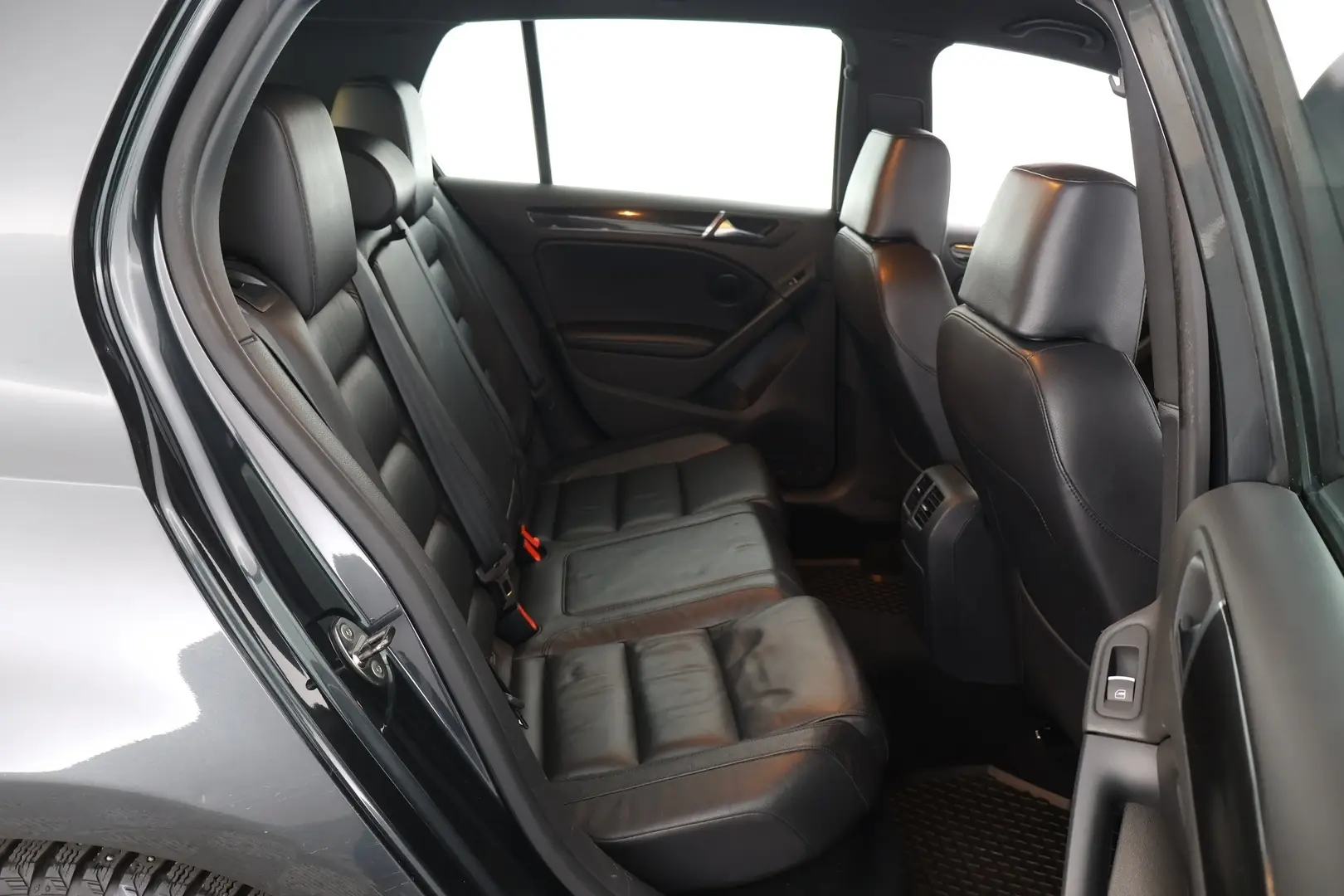Car Image - 39RWFtxfqNGxVJLRYmLmDo