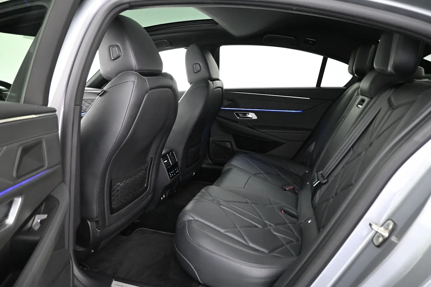 Car Image - 6RLyp1hh0cBLjpz1Xv8WRy