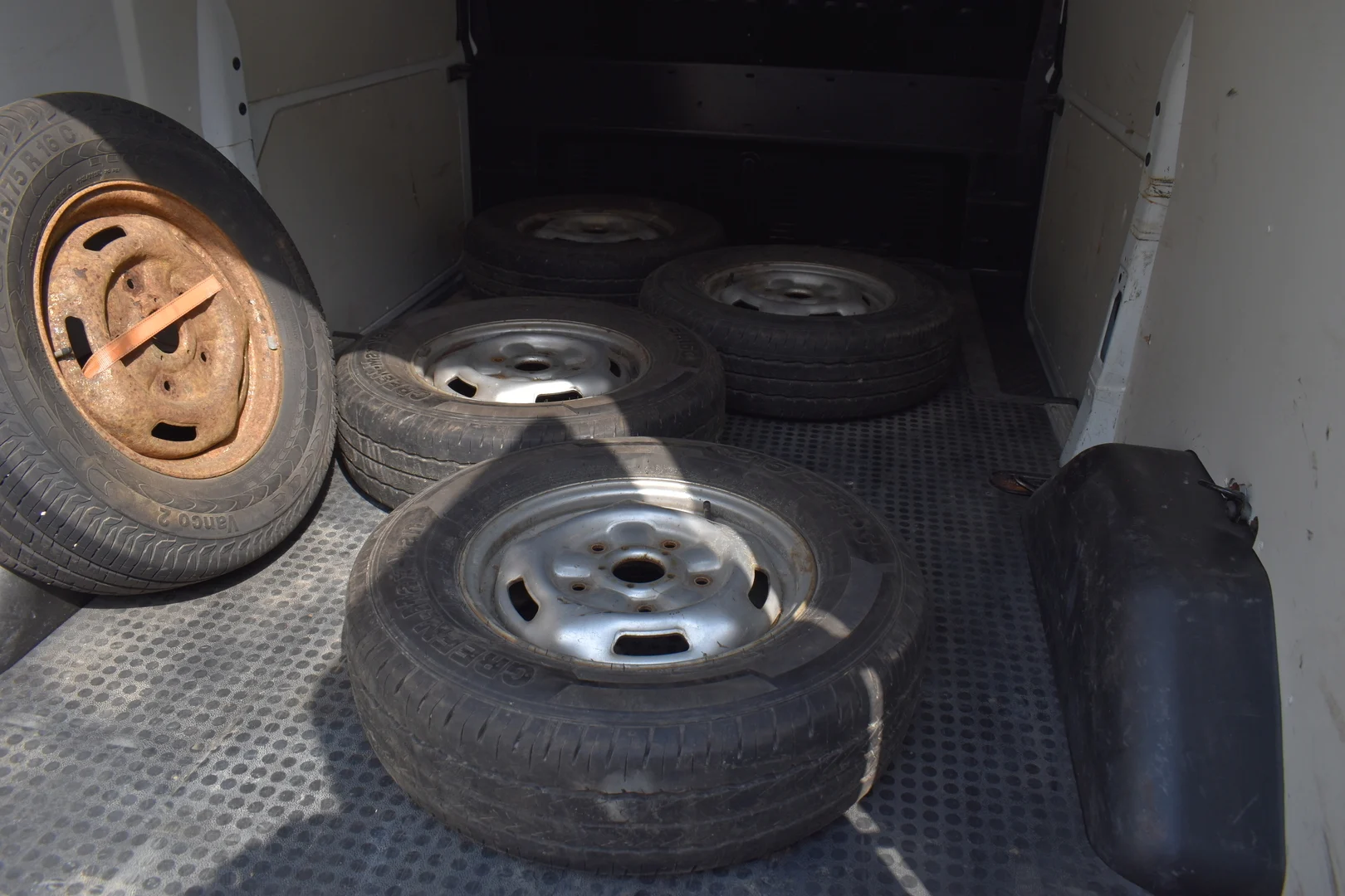 Car Image - 7CRZX4ayv0cRrXkCd9p75Z