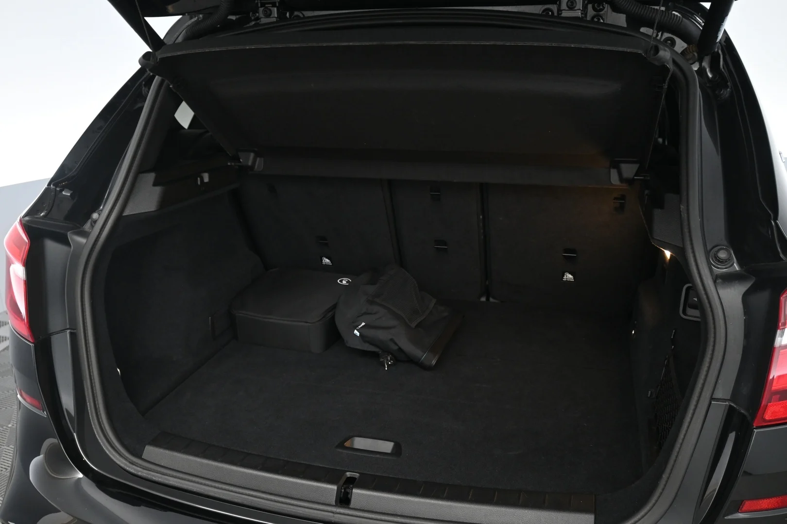 Car Image - H1YQmq74JDPdRqFPDcLr2