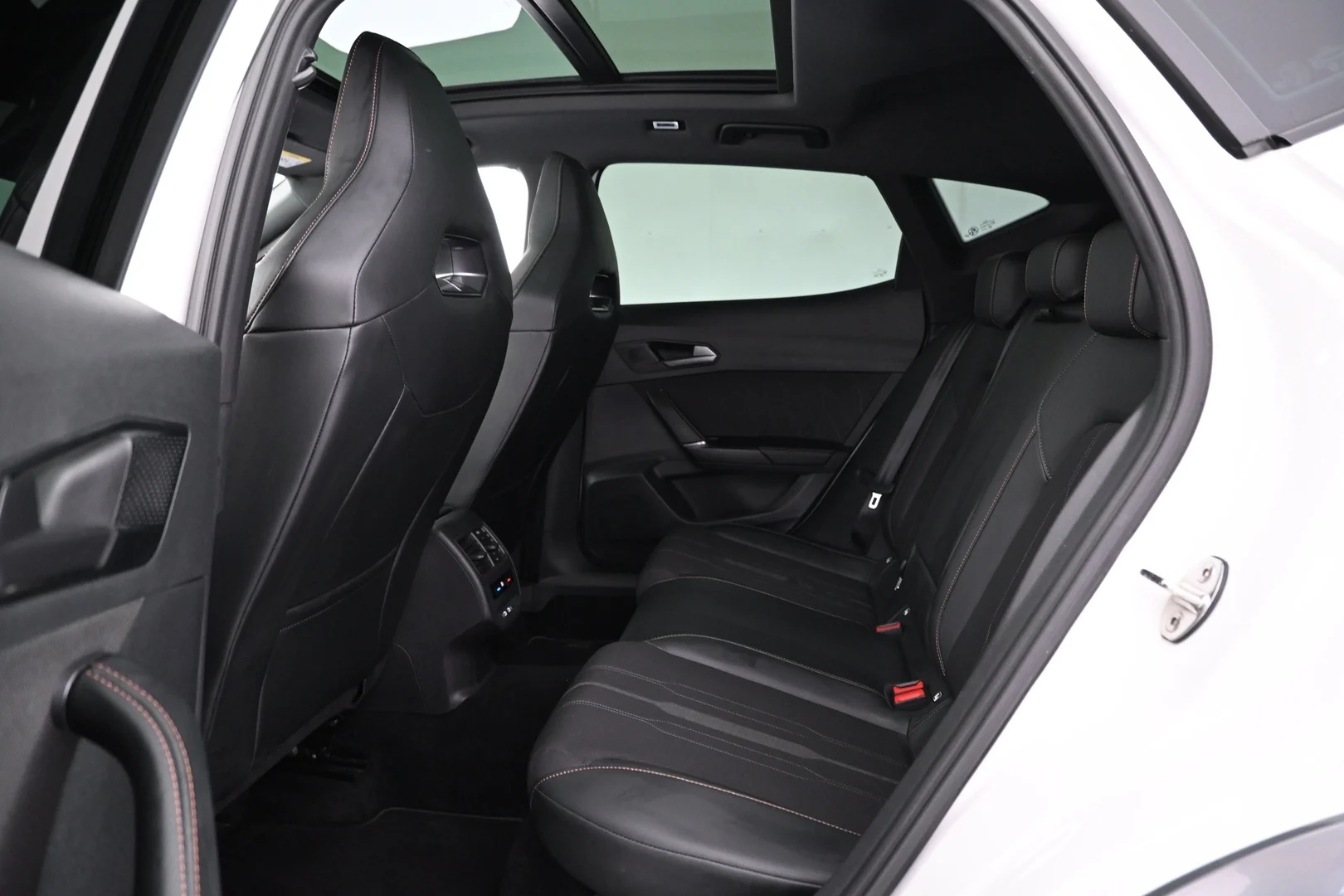 Car Image - R9vmEf8nF30Qezmnn54Q3