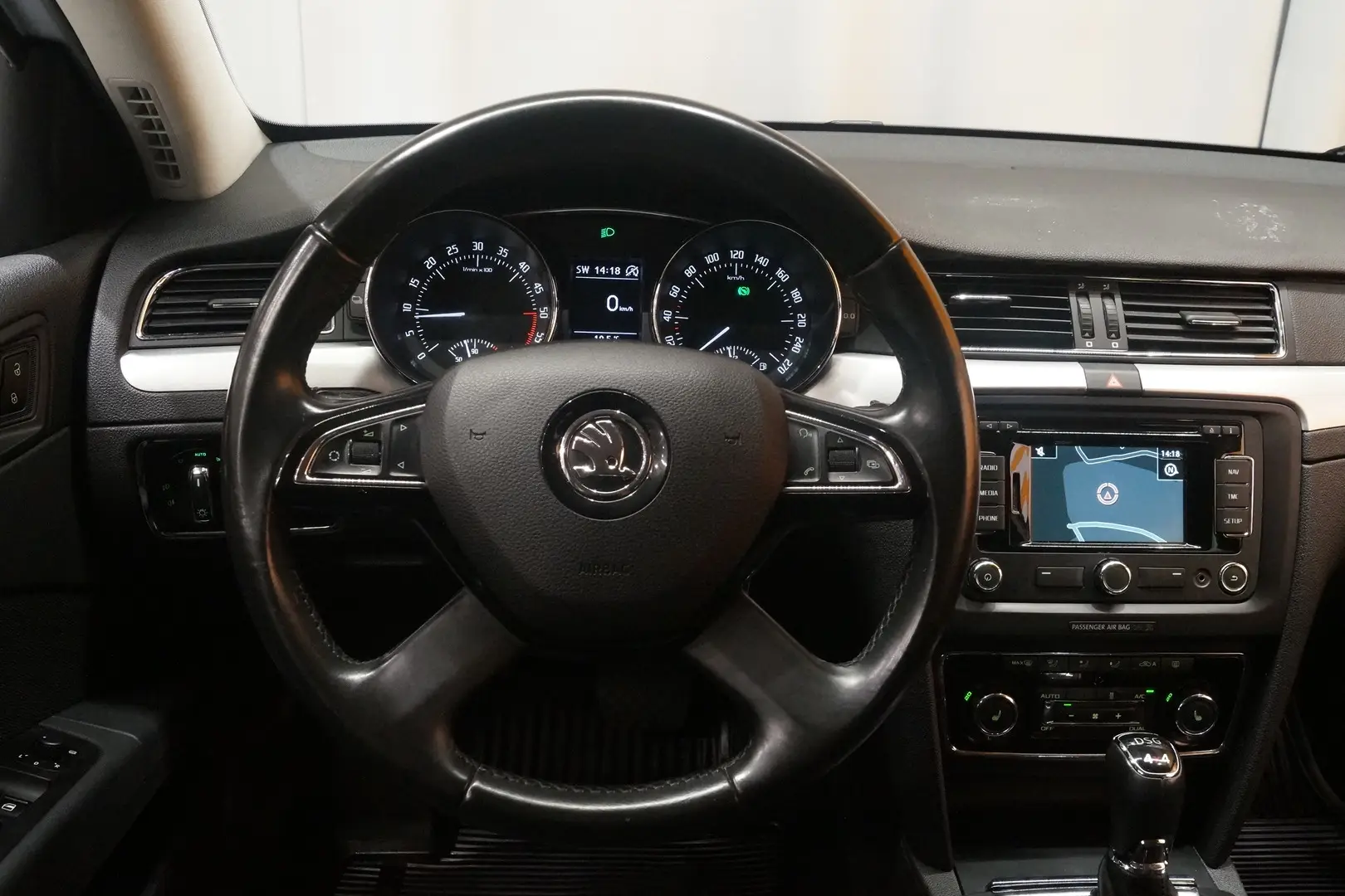 Car Image - 2lvbaMlJa7UQGutyKdhT8W