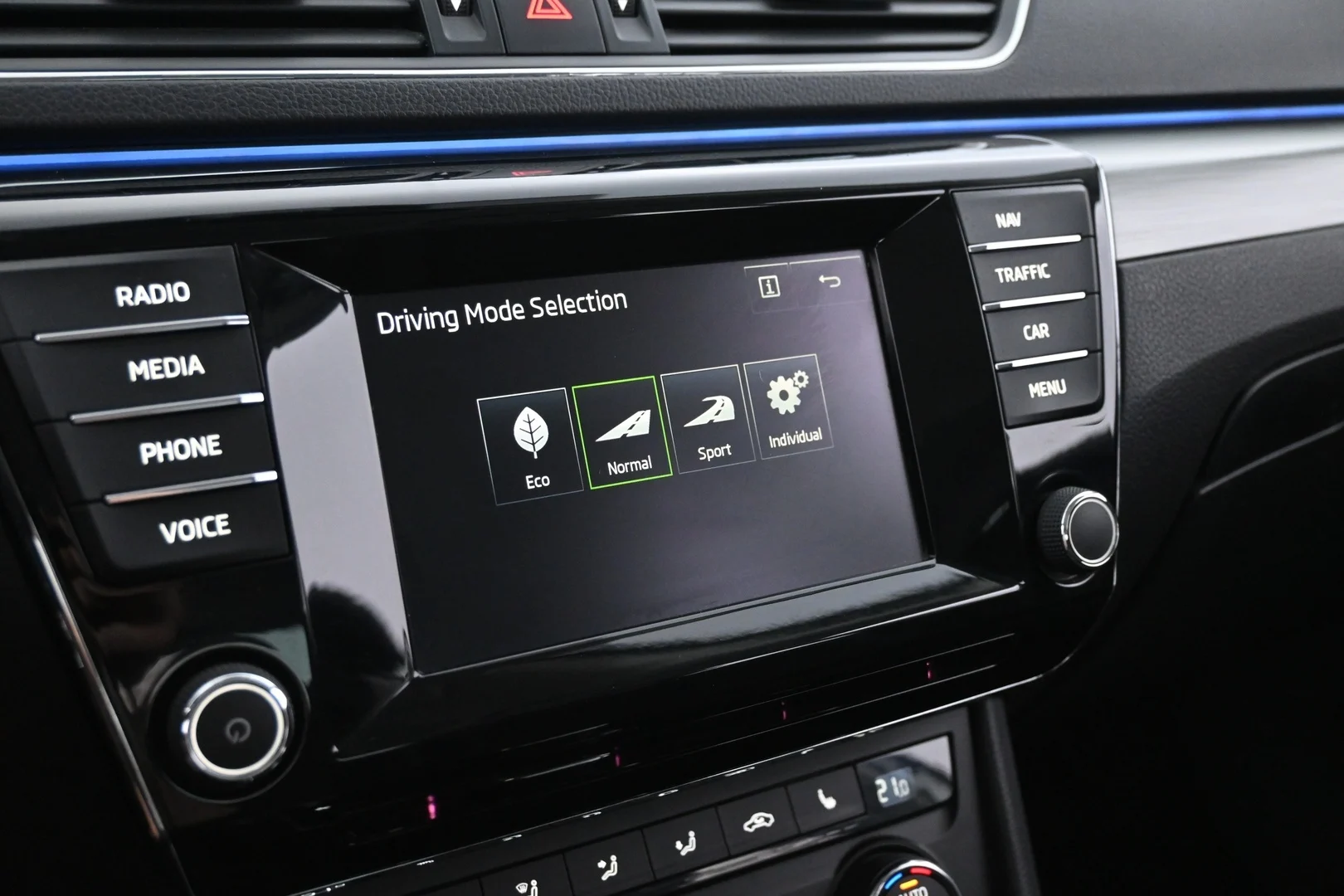 Car Image - gL70p8O1LgRdxLnnQ3AeD