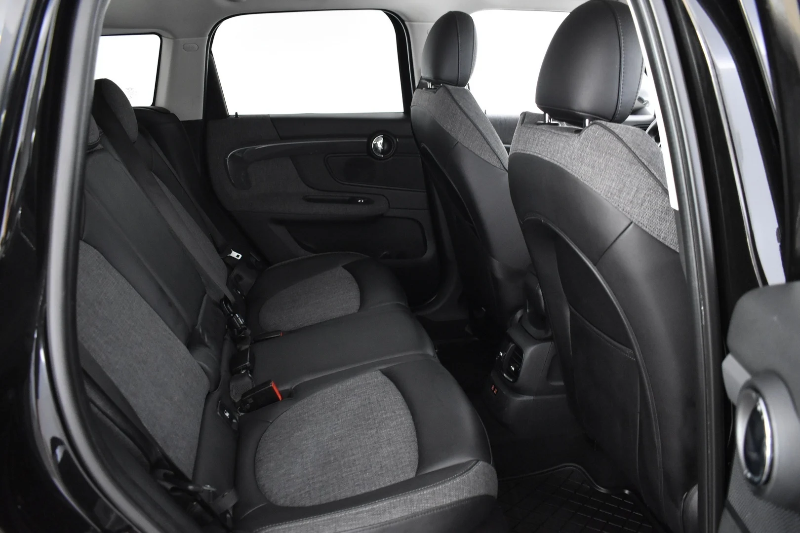 Car Image - 6L1h2K0UcVAehB6d9aBsfY