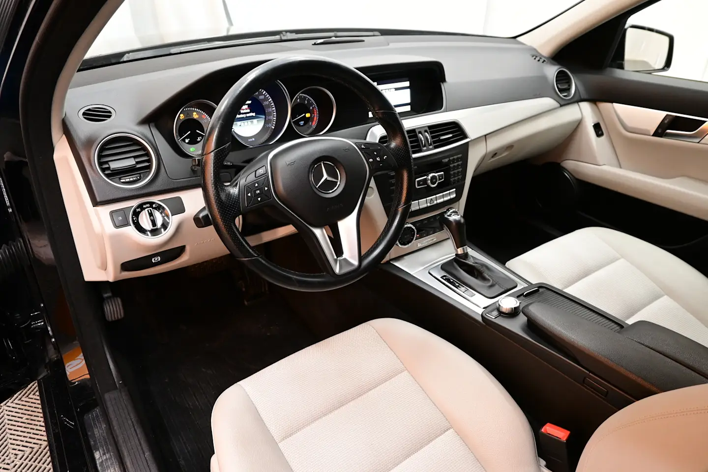 Car Image - 3fWj8c9gbLnb9A818AOroy