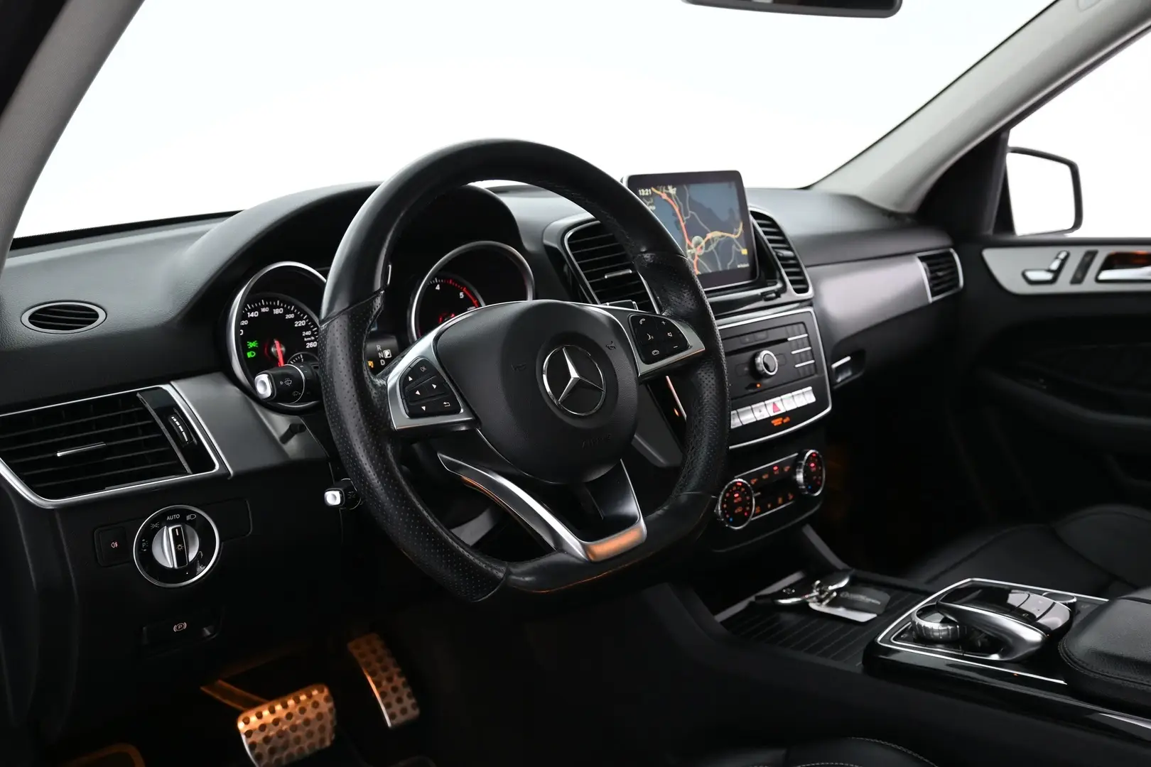 Car Image - 6cDYxjOgWIkX3tE65IFYjb