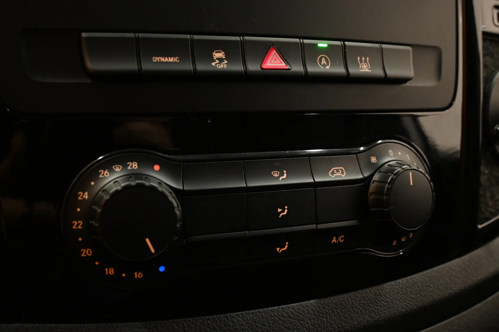 Car Image - FPeHzJC5u2qU1ggMD4zXZ