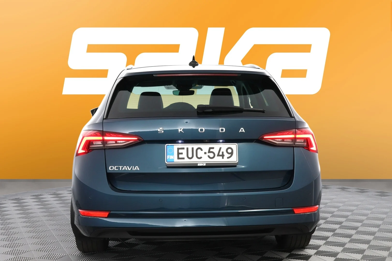 Car Image - 3quGSsFFB9dXdDe9BsKdcb