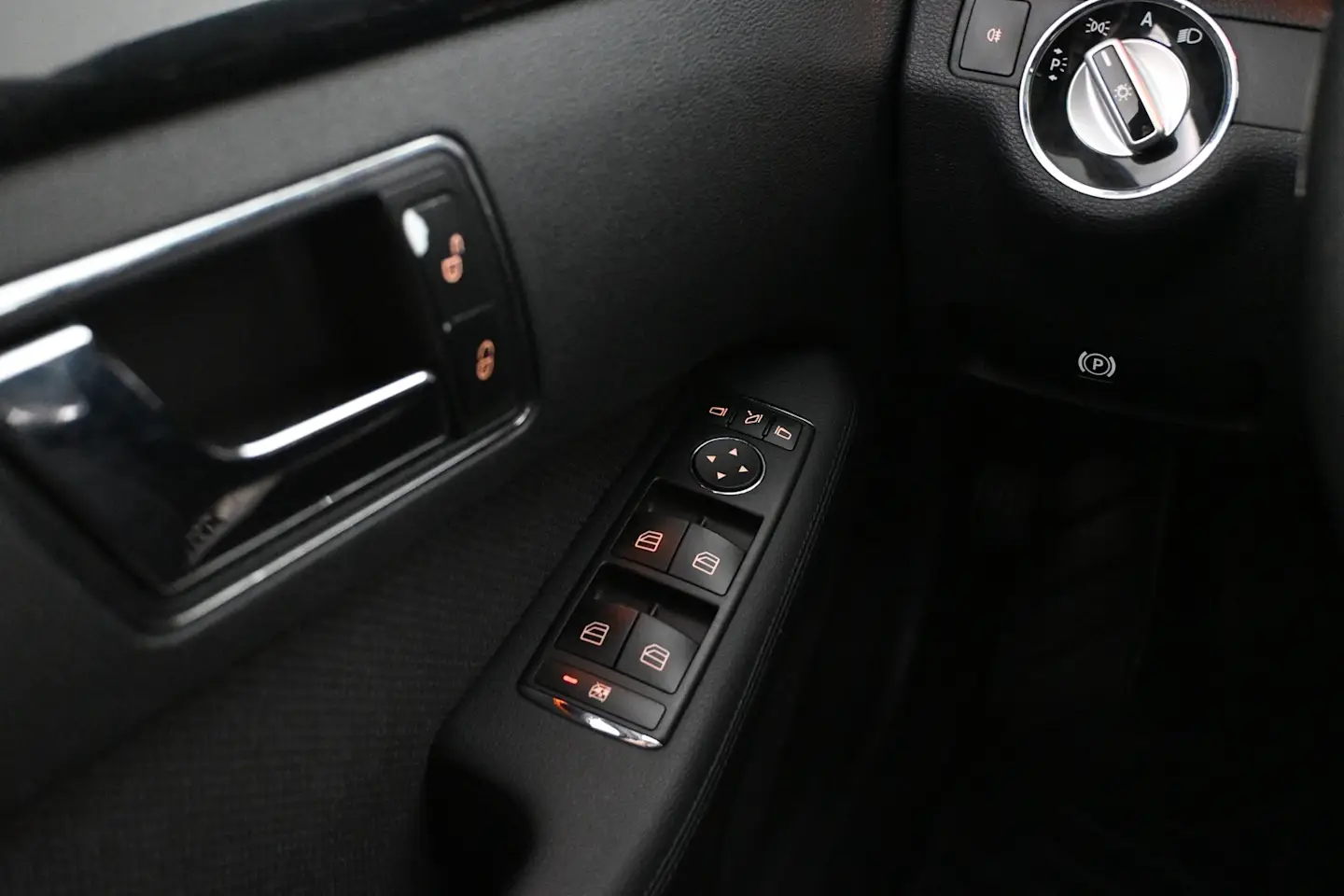 Car Image - 5tLXqUJ64ZXzowz0UV2hro