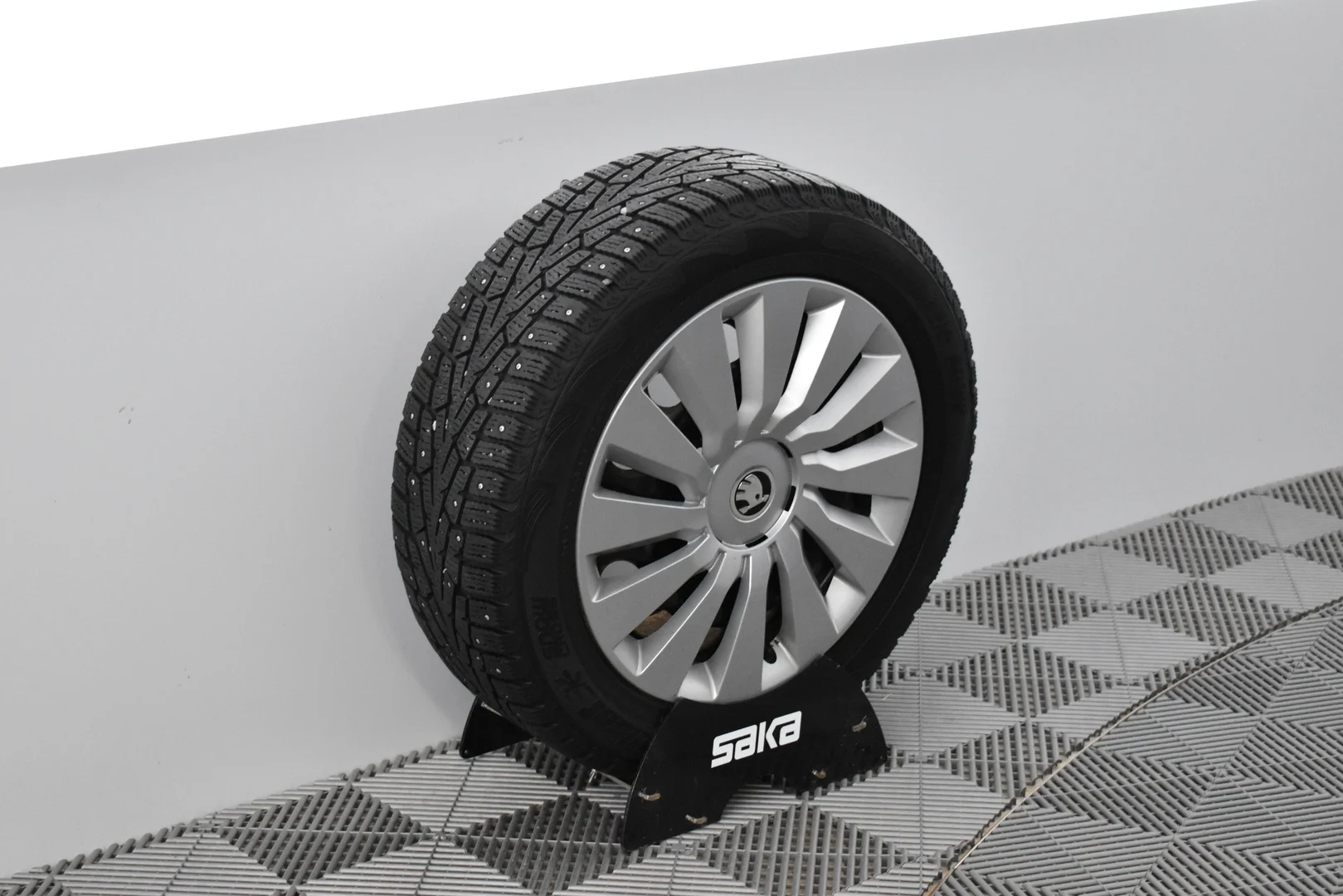 Car Image - 7rzTIEce4dpFOj48rZe6GO