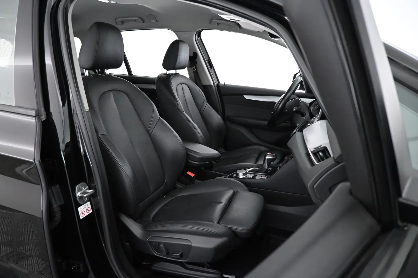 Car Image - 3rKRjIFMn0xga0aad6COtX