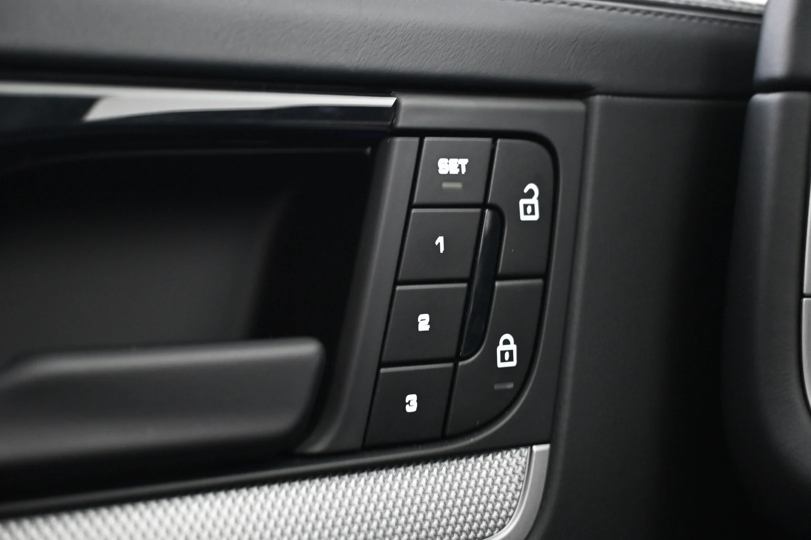 Car Image - 6Qnnb3i8RqVrWucWlTYx9d