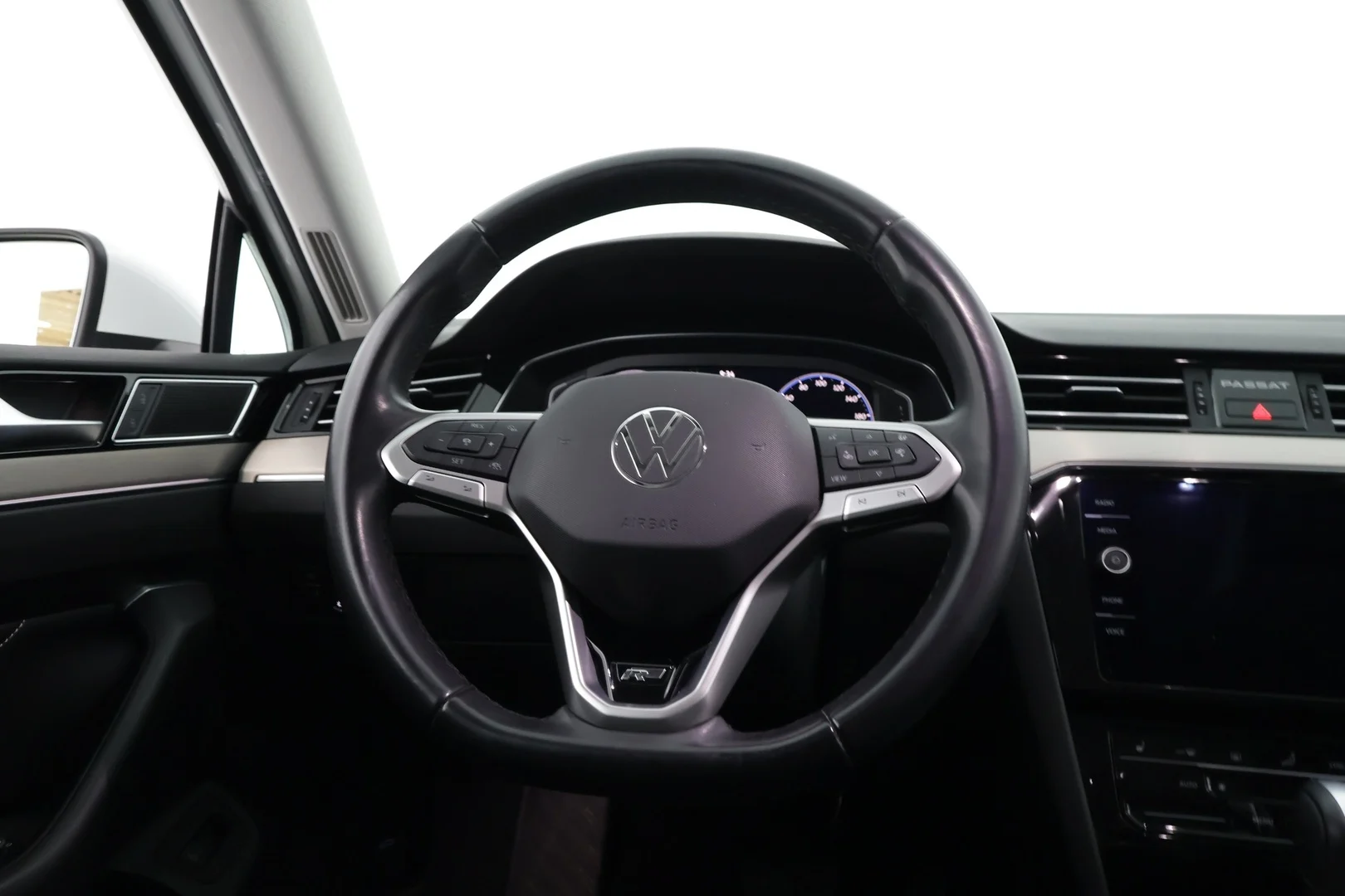 Car Image - dbpsPVn8iqfP5SgteeVfh