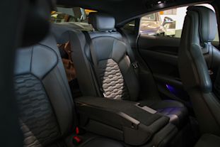 Auton sisätilojen suojaaminen: vinkit ja tarvikkeet