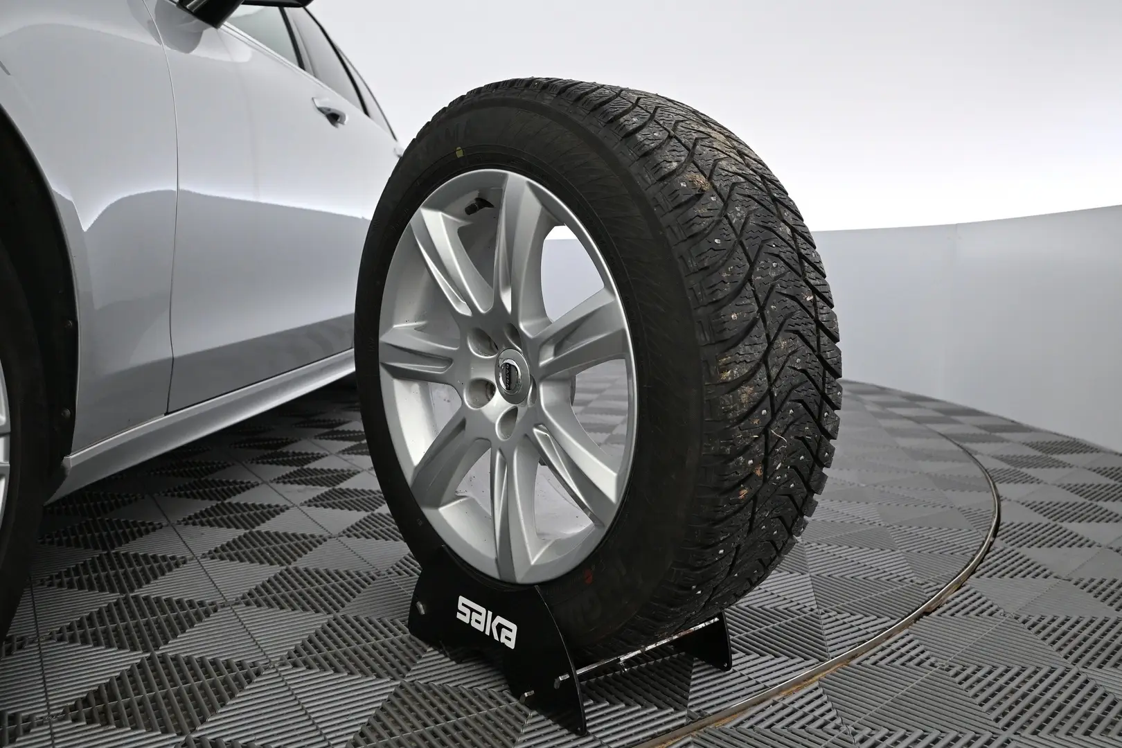 Car Image - j1jqUiweip20IwWLKdmeA