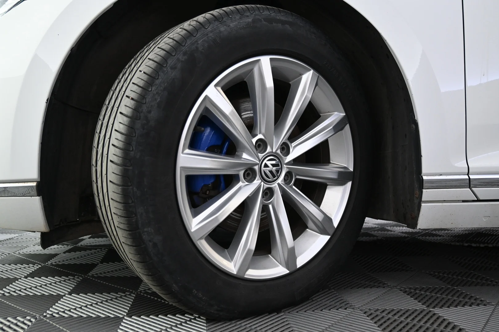 Car Image - 7cn4CmvgLgvDHSs0b8H5mv