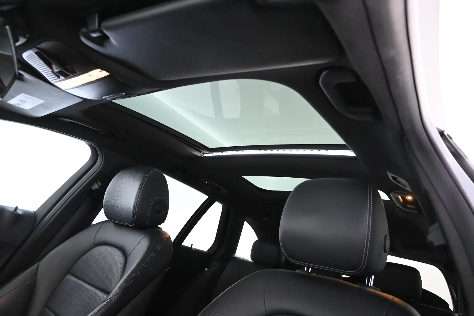 Car Image - 4IMvzRar0qPyUpGA6Ip293
