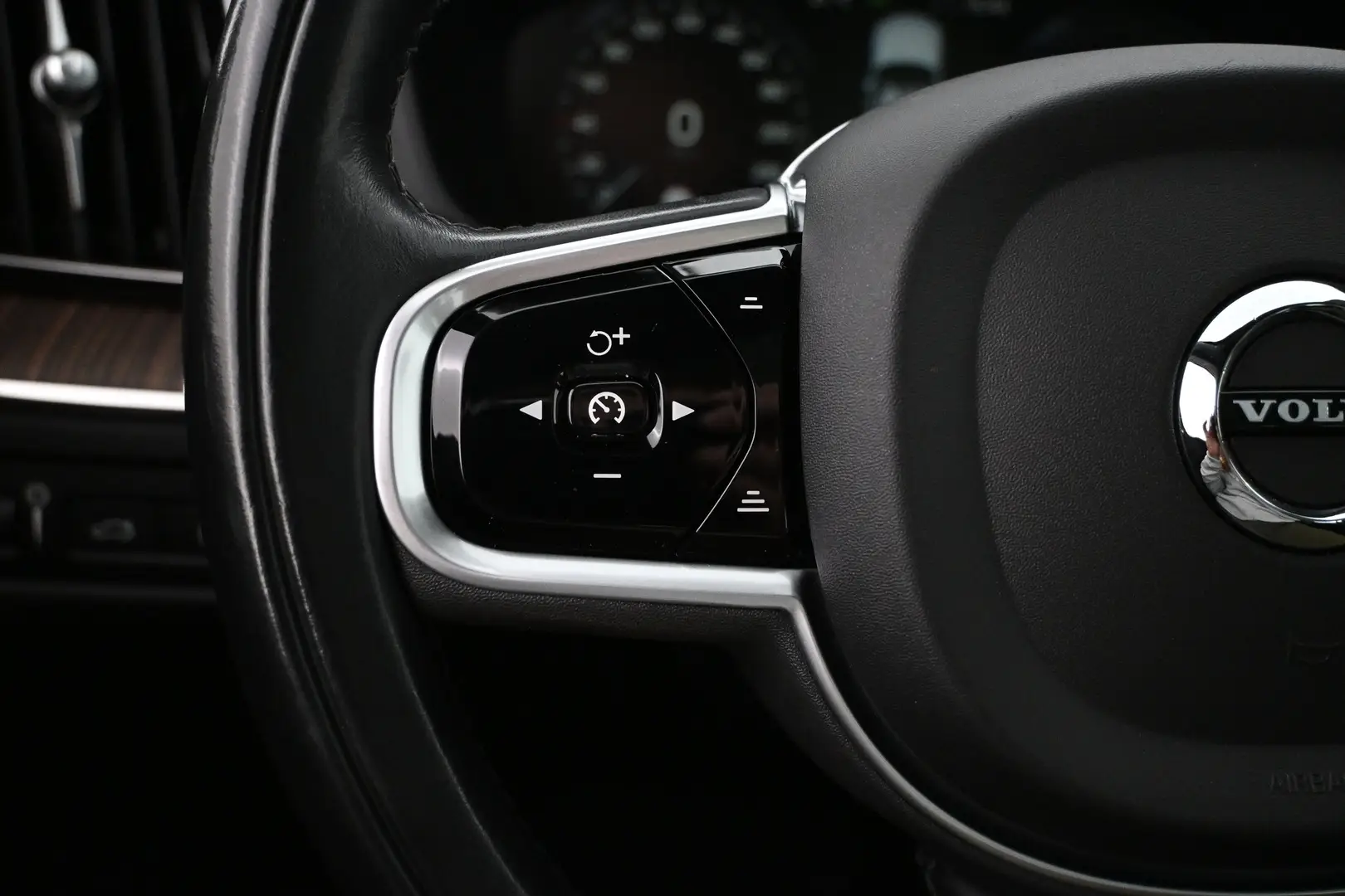 Car Image - 1MlQn8DsFCXD1x4hMzlZZk