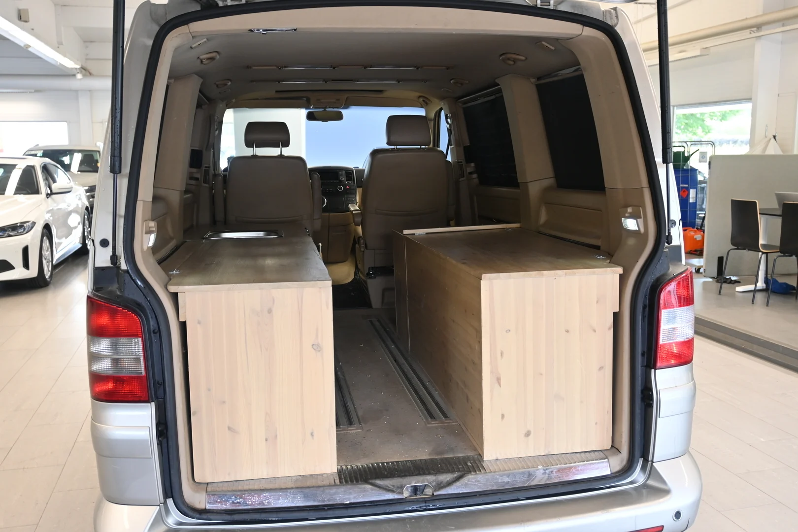 Car Image - 7LkwnFZUt6aSvB44ZIvJX5