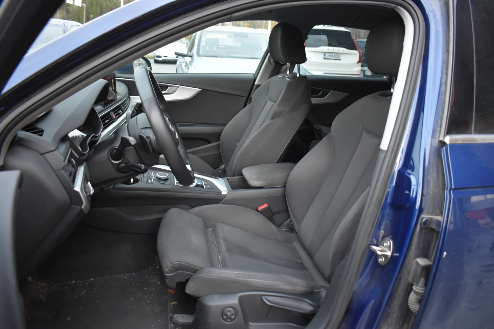 Car Image - 37bQNpfaFR9haYB18w31TM