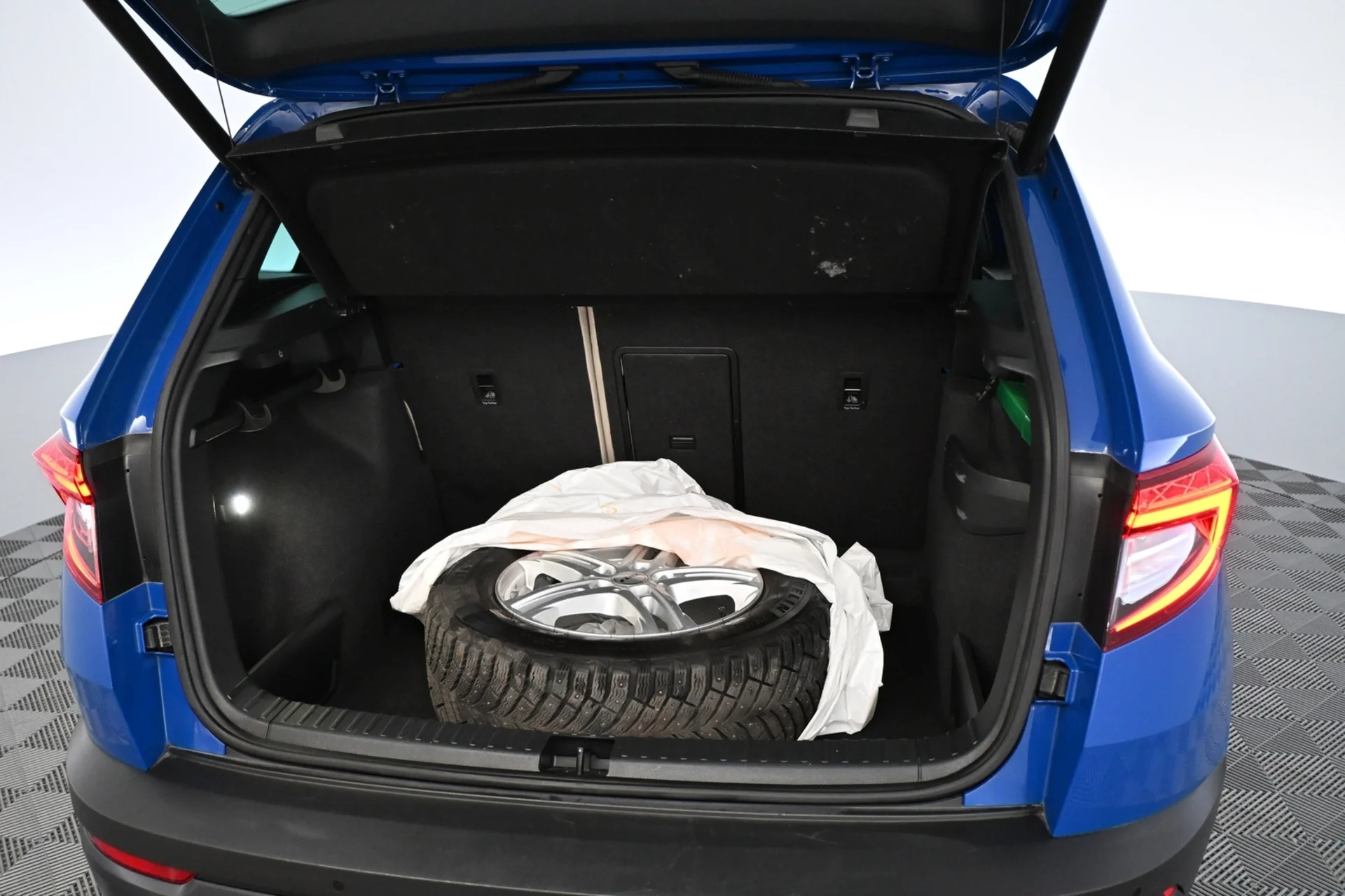 Car Image - 2g1kbCqL9aToLBuHuPmHzk