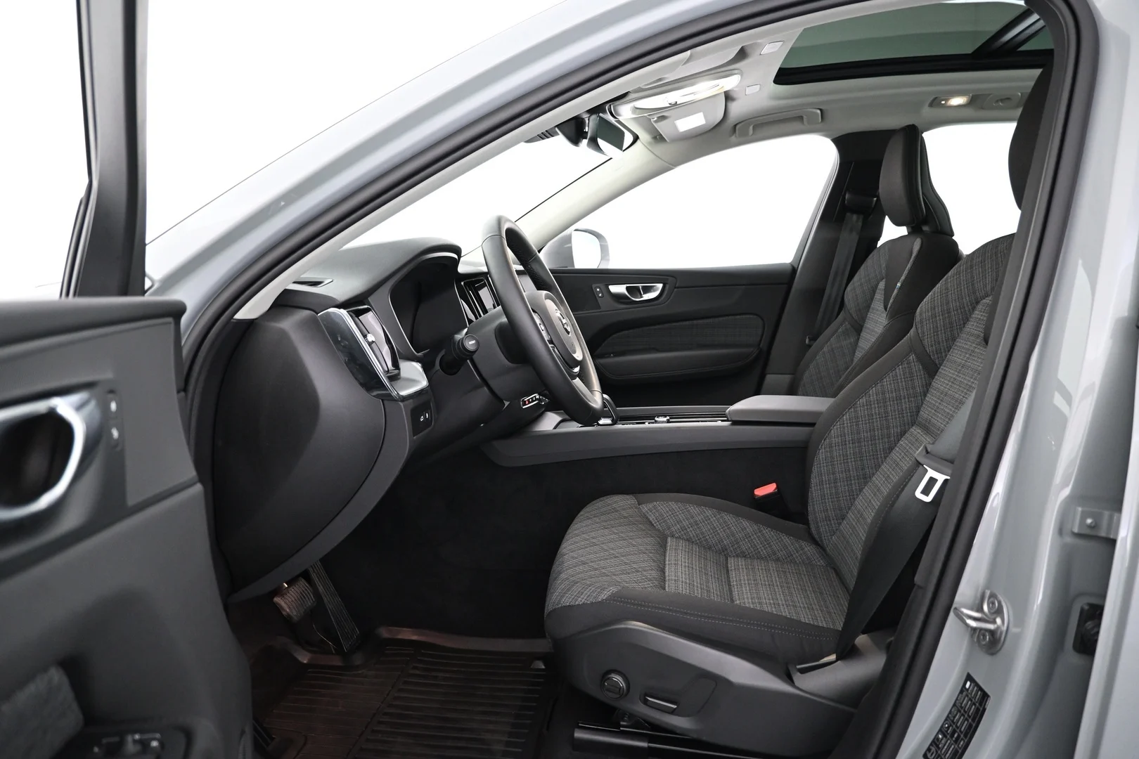 Car Image - 39lphmY5GKgzL99d33mx90