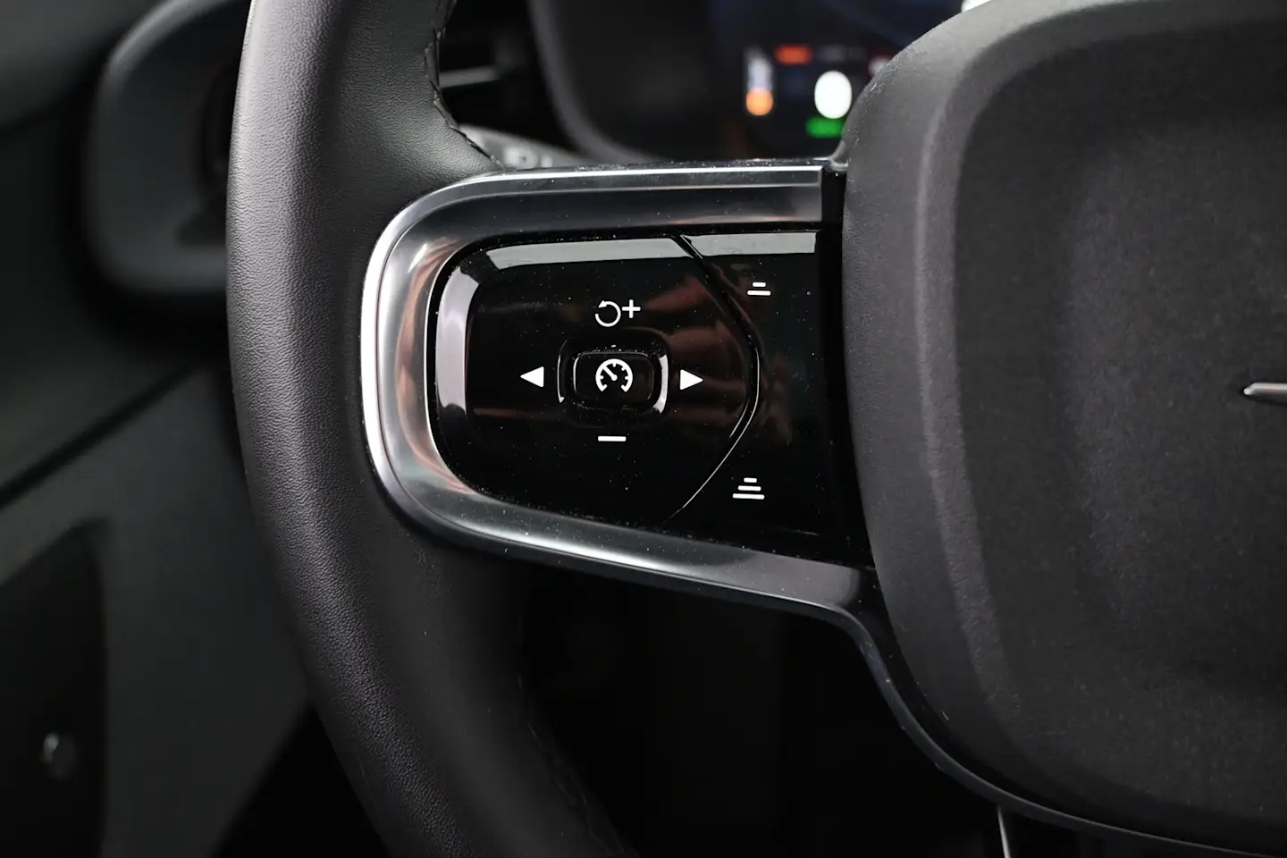 Car Image - 2FLPz800I17BvtVQLwegW3