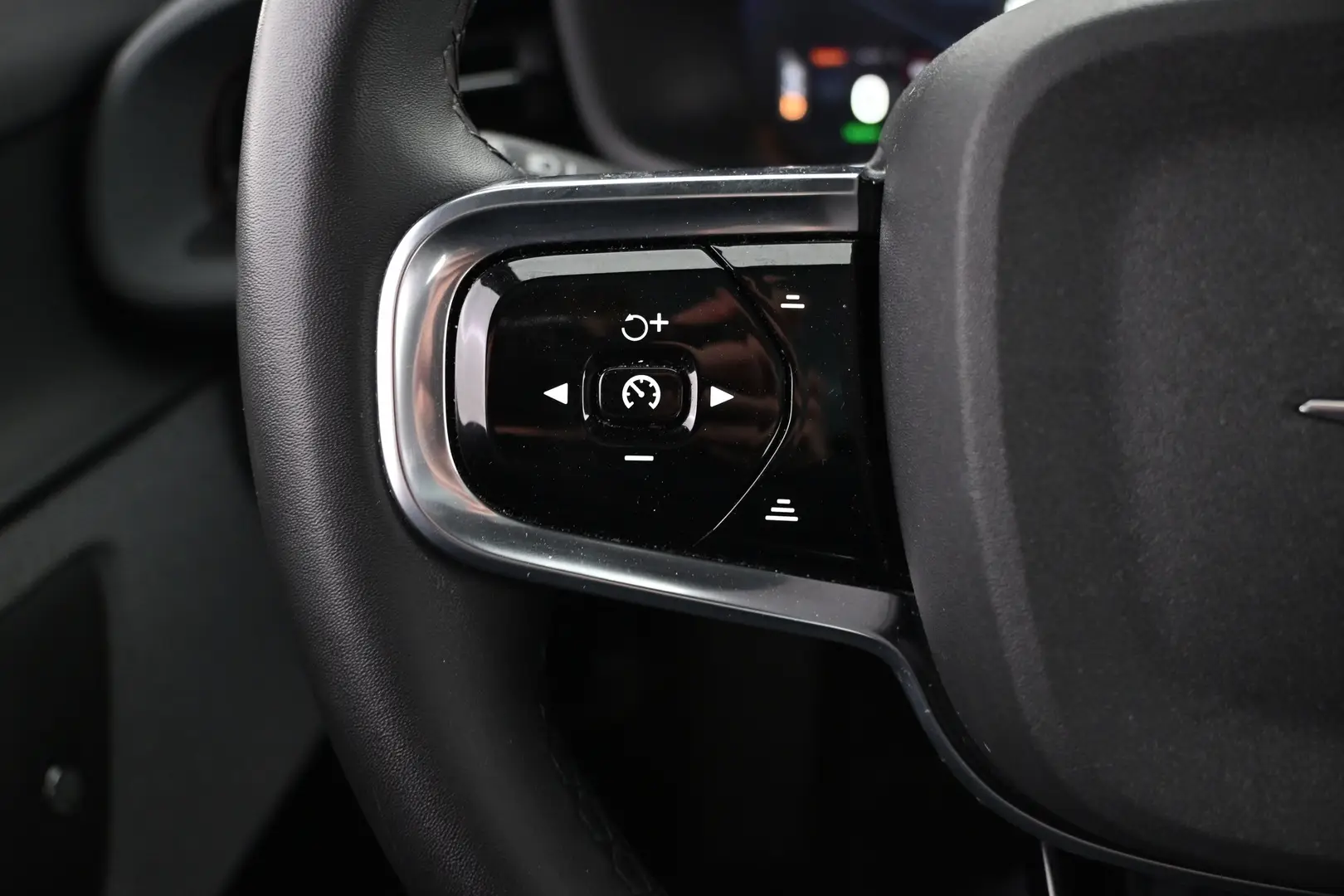 Car Image - 2FLPz800I17BvtVQLwegW3