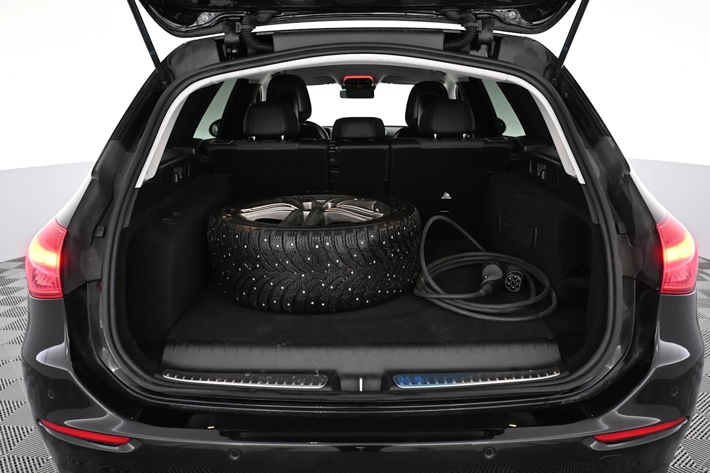 Car Image - 3WDl3IHFRdGlLiiogErfUU