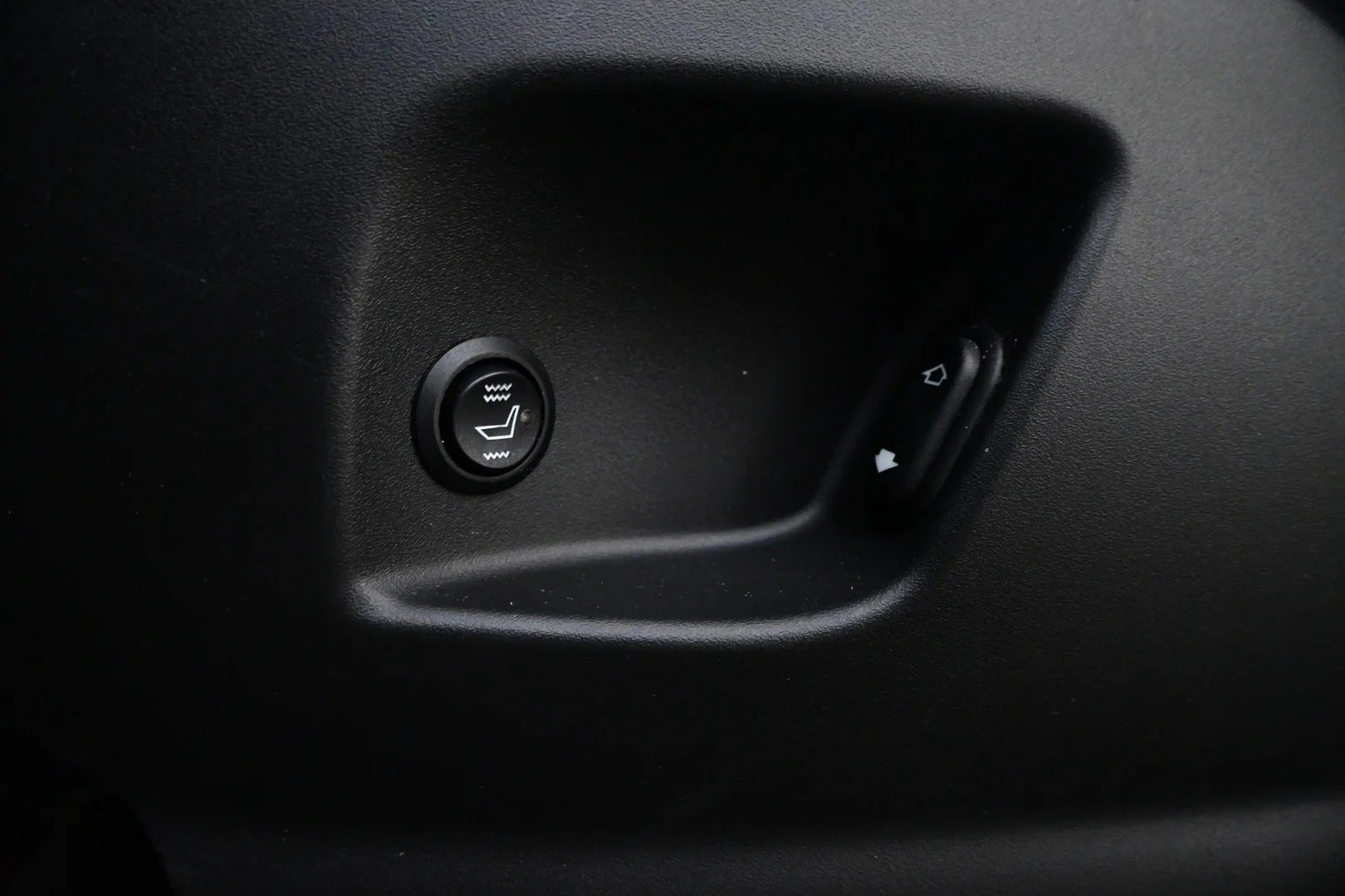 Car Image - 1mEab8oC9X64CwOmq8rwDN