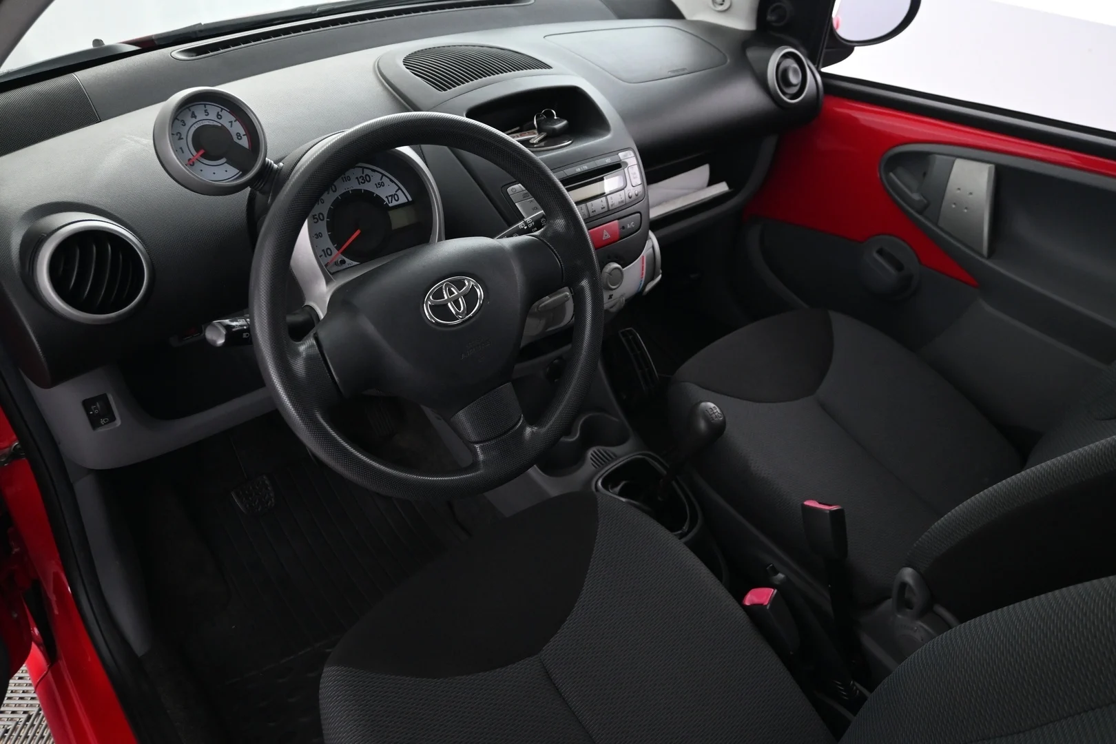 Car Image - 353TQYMRql9byLrccFGF0t