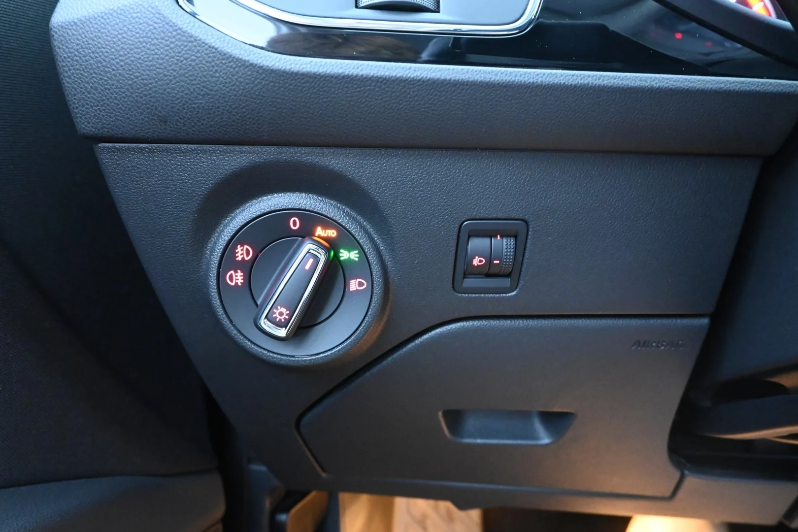 Car Image - 3g9YJx4jrkmyvwYNse6mg3