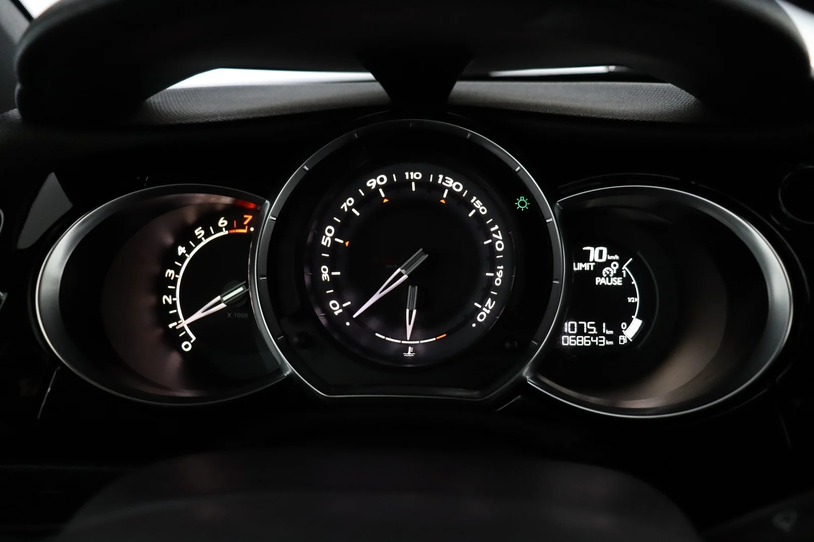 Car Image - 3w6xQmO213cVdpf5lVkqrz