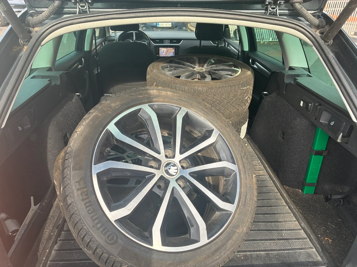 Car Image - B5zI5KecmQypzbQFRITum