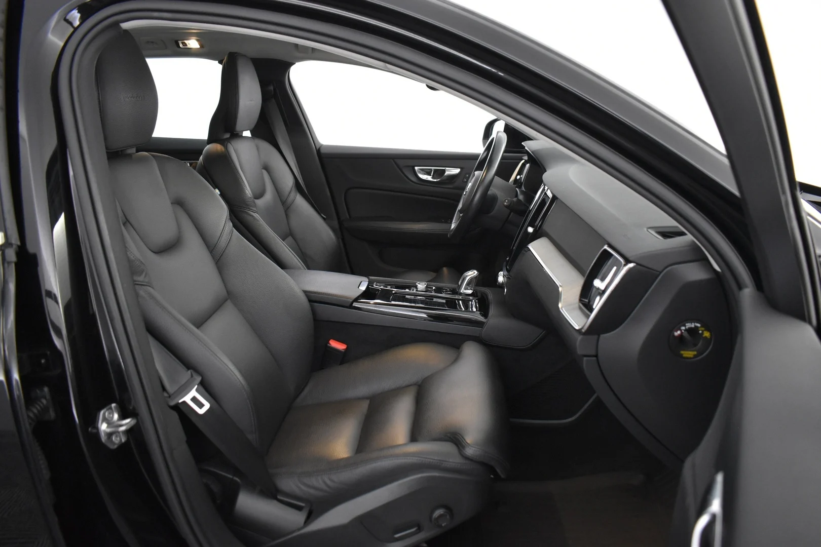 Car Image - 6JGLMe3lGI9E5AAqWEliLY