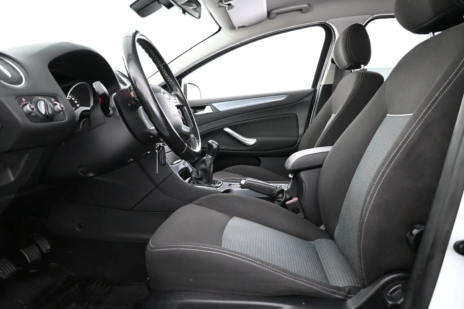 Car Image - 4hF0QaqVHpNd8p5kXKGtJR