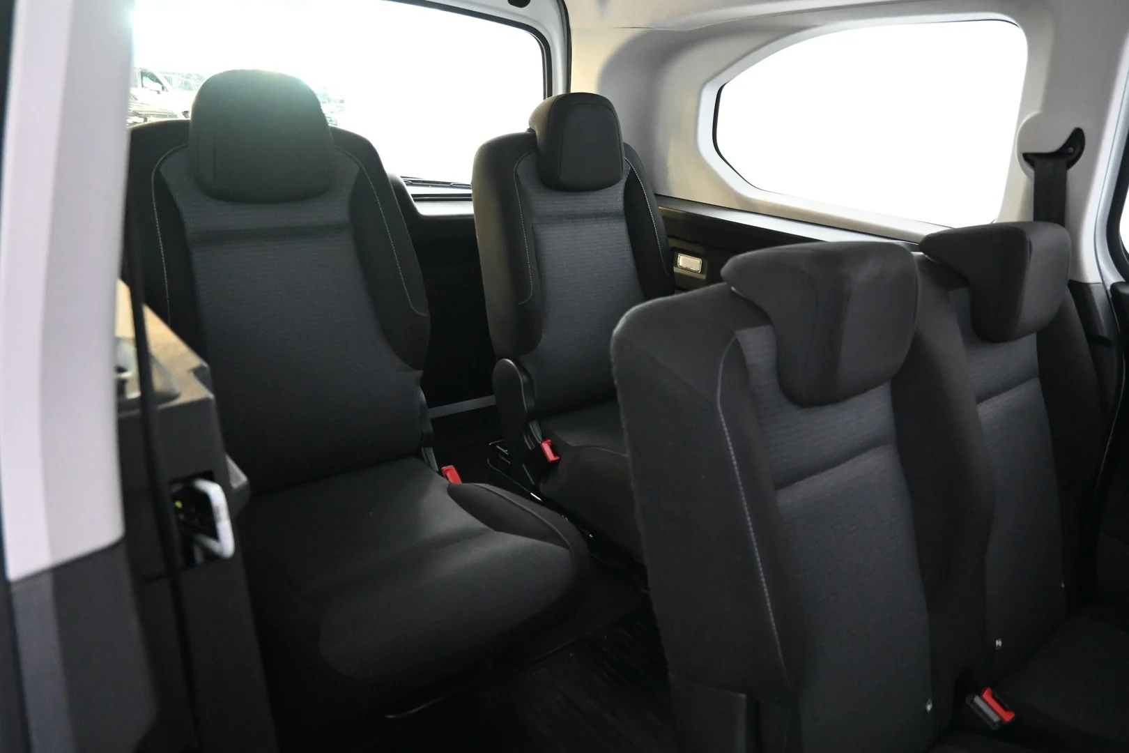 Car Image - 41uBCuc3N7nl9y6wSinErb