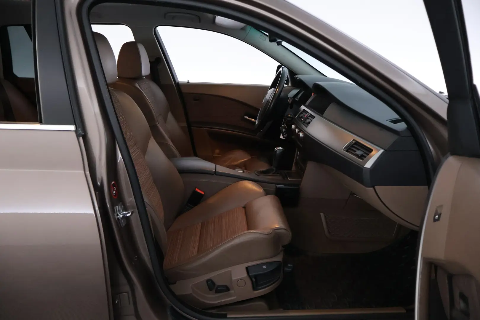 Car Image - 7Mk19kZHIt7cITSiXuEr3H