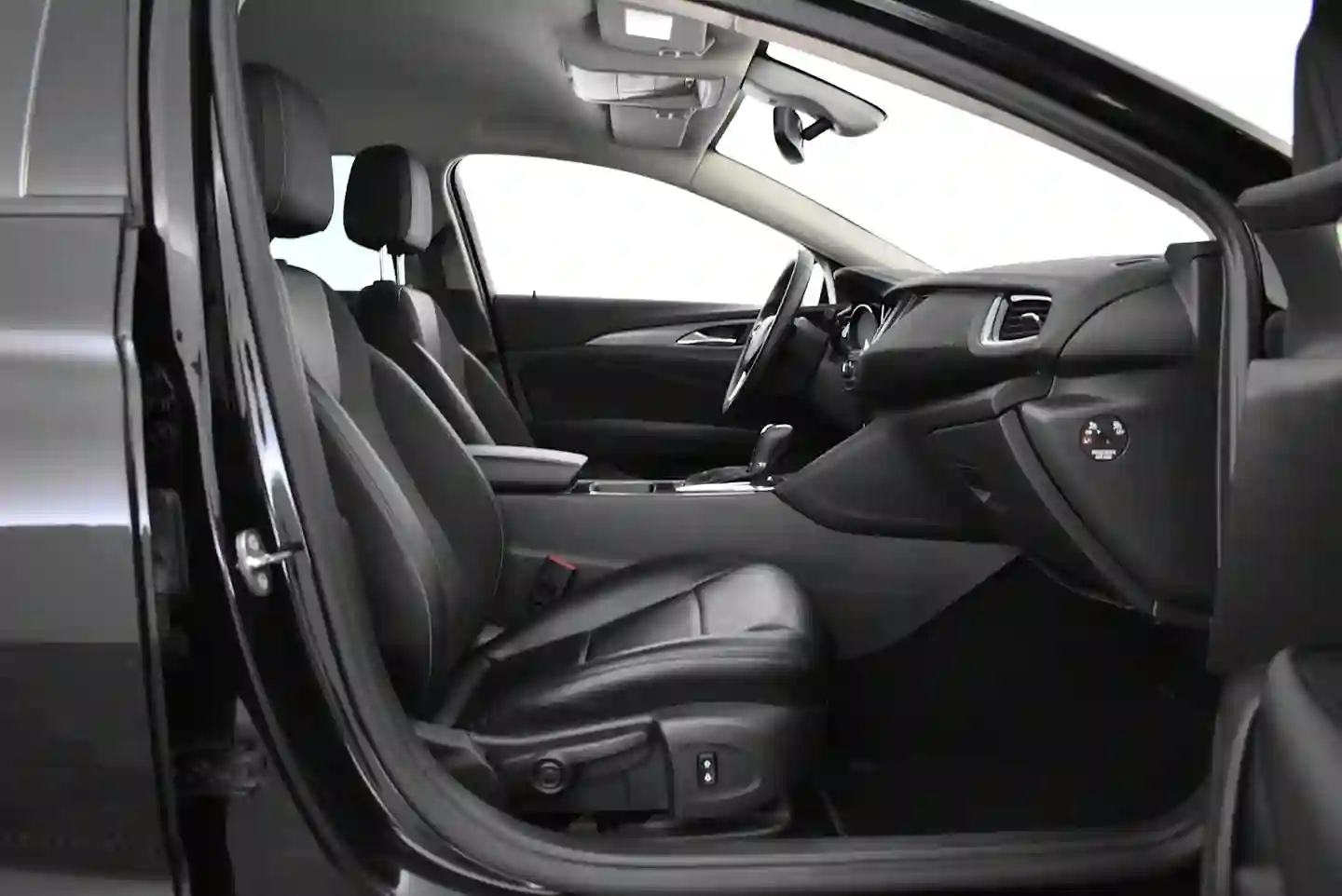 Car Image - 5dM8KUYFjm80xpGb3SBq3X