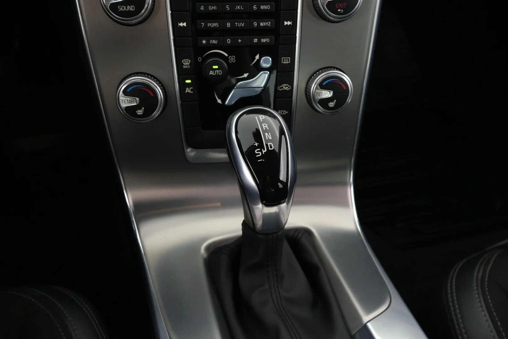 Car Image - iVv129VNJS3TiMLTE8Jon