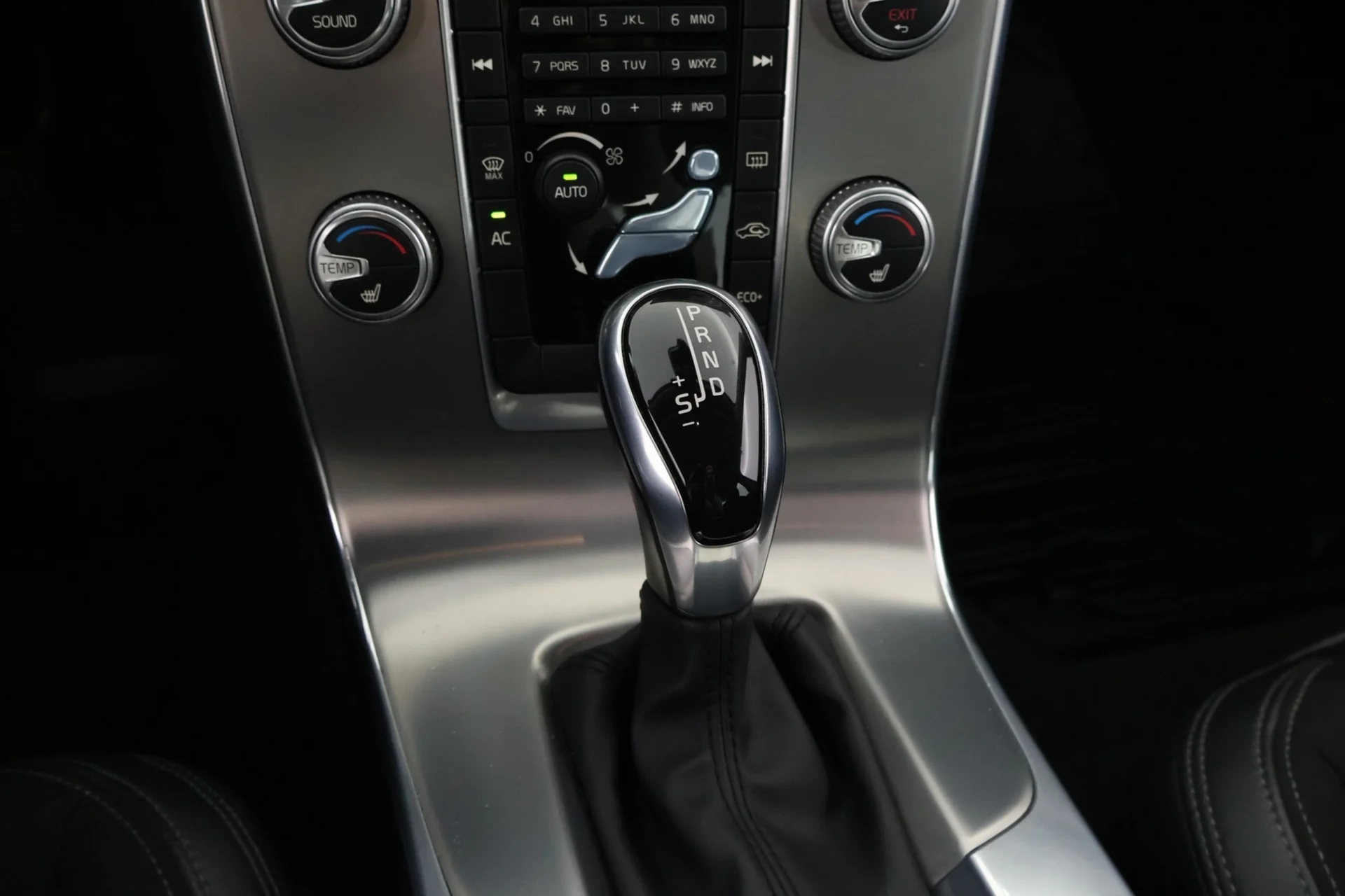 Car Image - iVv129VNJS3TiMLTE8Jon