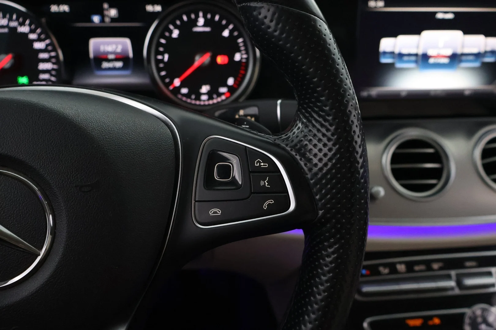 Car Image - 5iAFwpKBvs7FyRRWXxDqoF