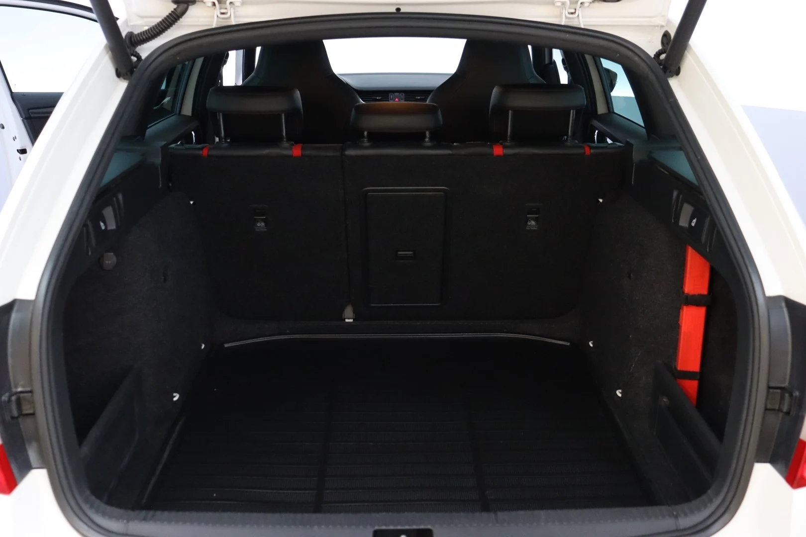 Car Image - 68LnbxZR78aUjYhCu6PmSD
