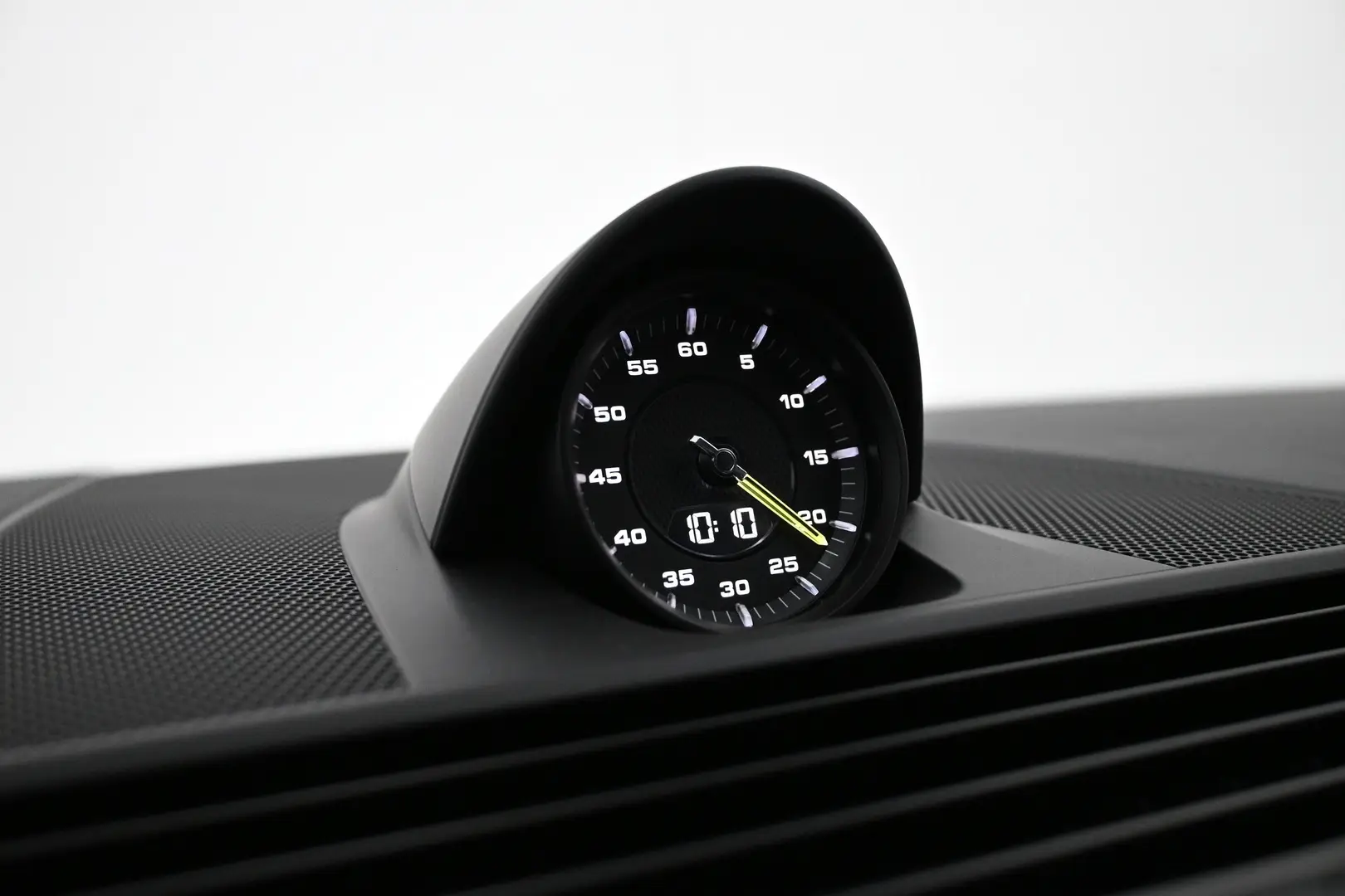 Car Image - 6tqKy0S5IRDZYECjJr0mW9