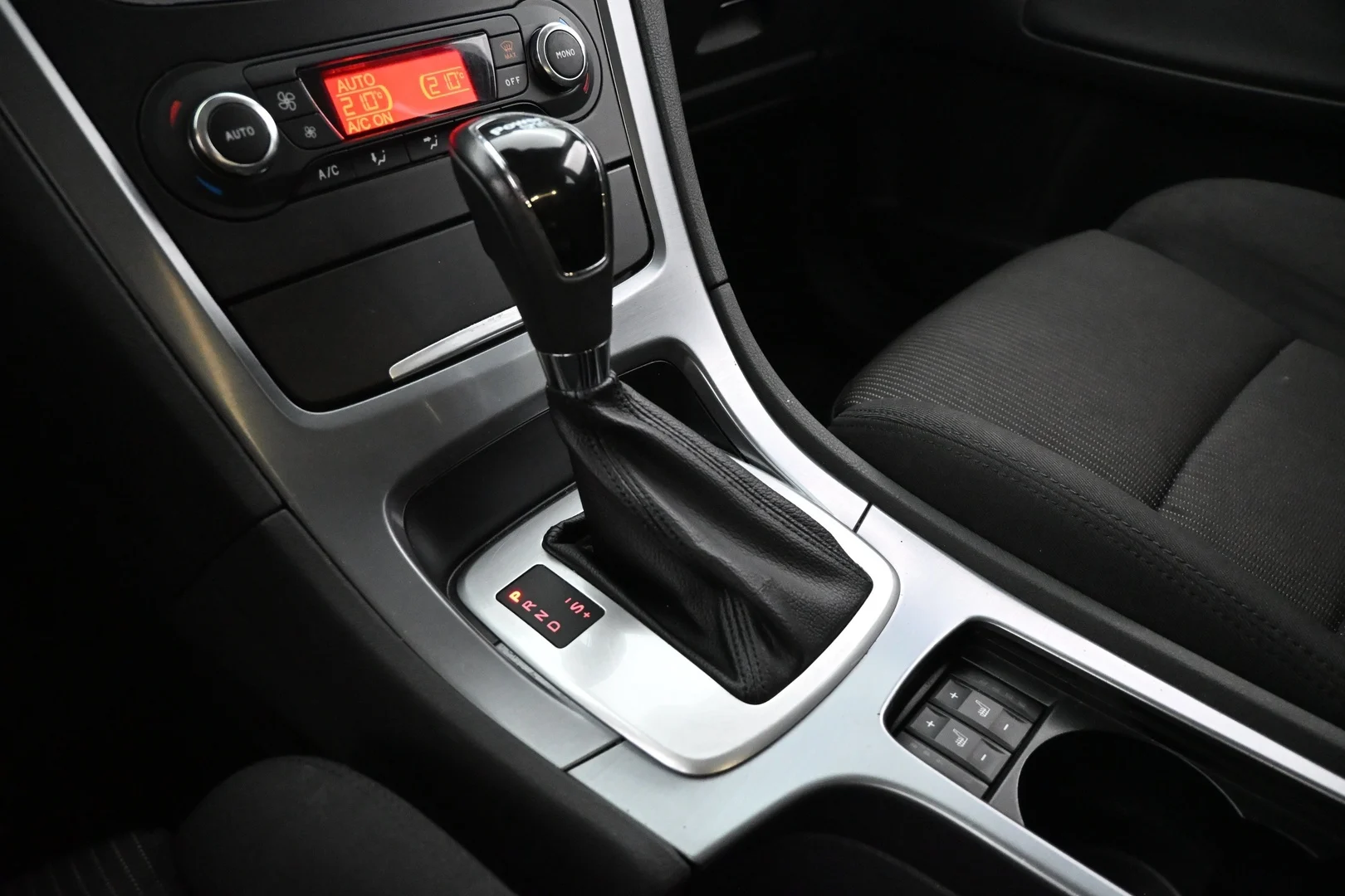 Car Image - 5KNz8YVX6r0tbtXjGzbpJh