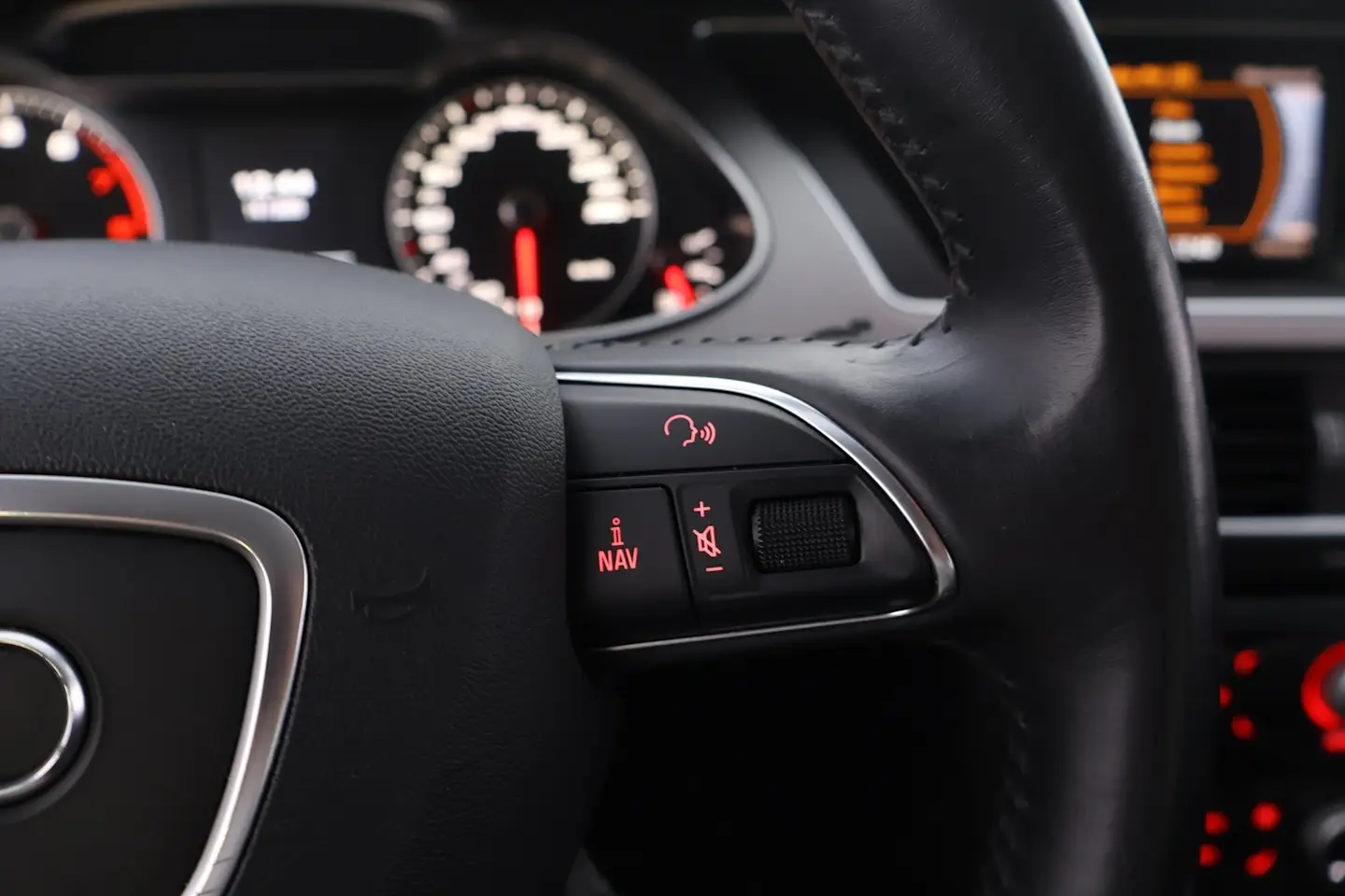 Car Image - 4o8z3EfavhIlfFxTKoxqPR