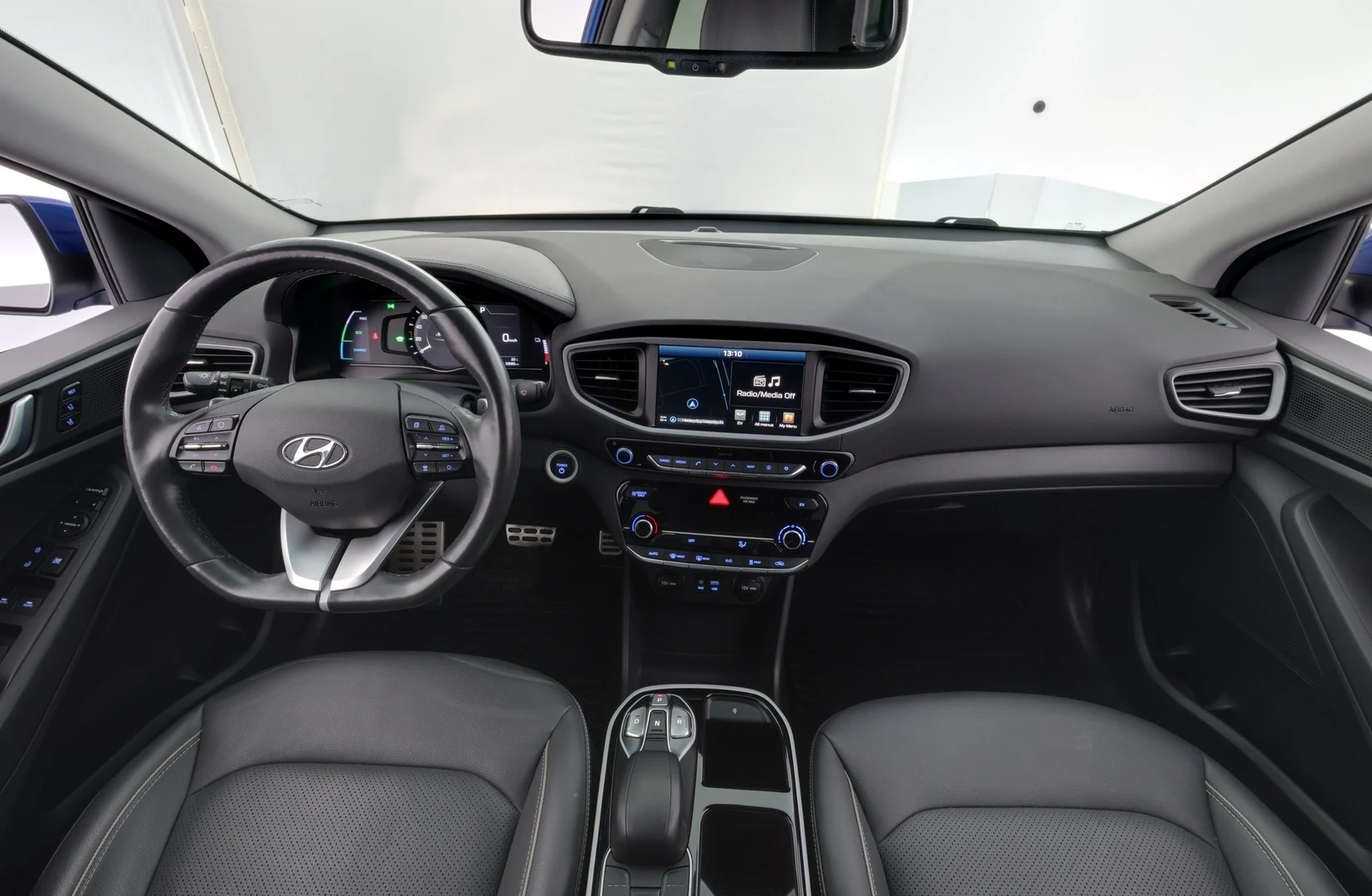 Car Image - 2WDZiRU2IUF3pAmzLe9wQT