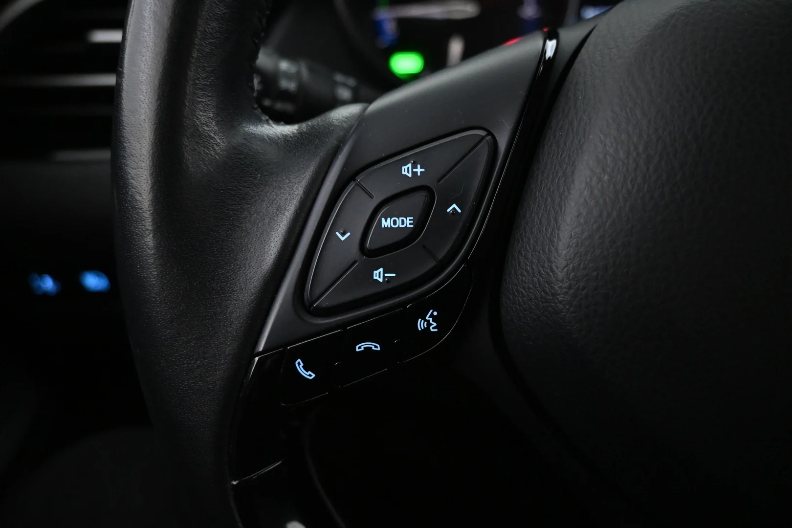 Car Image - 2V199sqrbKq1lfi2lZ218v