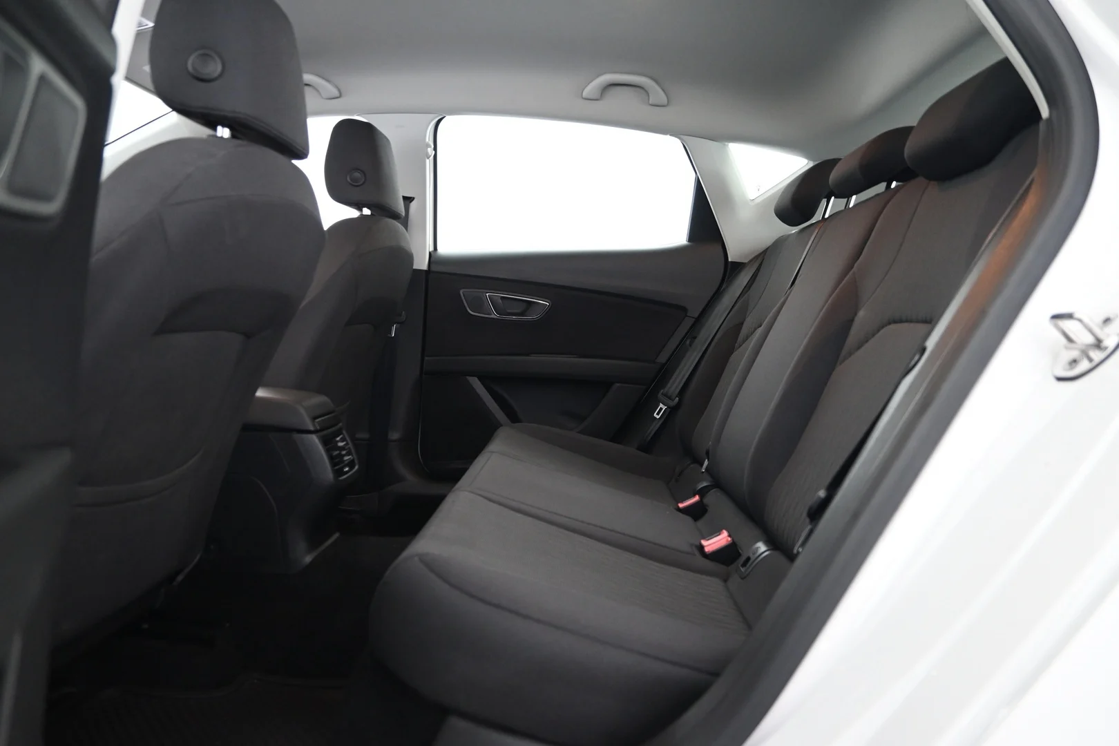 Car Image - 6UvSLDv4VnoxgxUdXFk1hZ